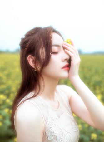 他的巨物撑开她的花缝的导演是谁